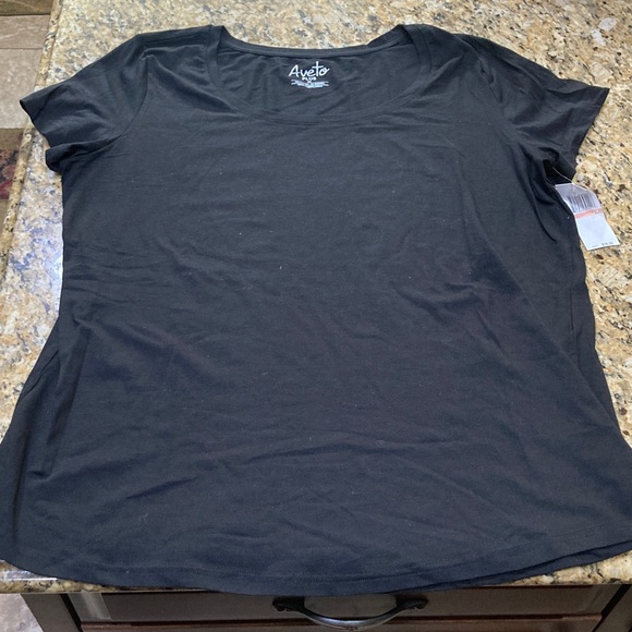 Aveto Women's Essential Black Tee - Picture 1 of 5
